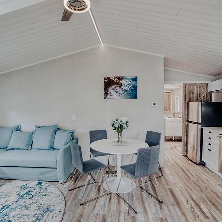 Modern & Cozy Stand-Alone Apartment - Perfect Stay Painted Post Bagian luar foto