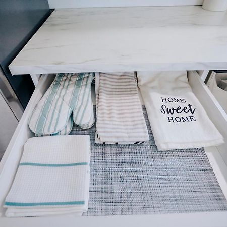 Modern & Cozy Stand-Alone Apartment - Perfect Stay Painted Post Bagian luar foto