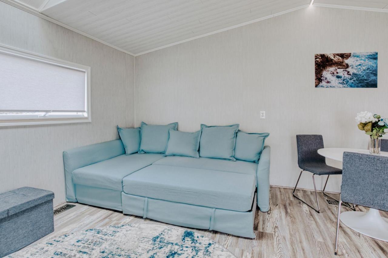 Modern & Cozy Stand-Alone Apartment - Perfect Stay Painted Post Bagian luar foto