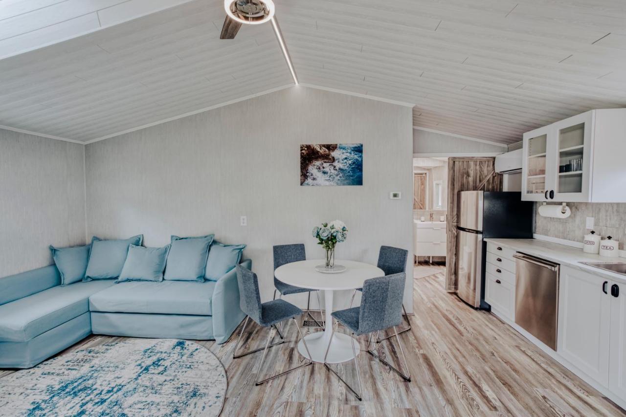 Modern & Cozy Stand-Alone Apartment - Perfect Stay Painted Post Bagian luar foto
