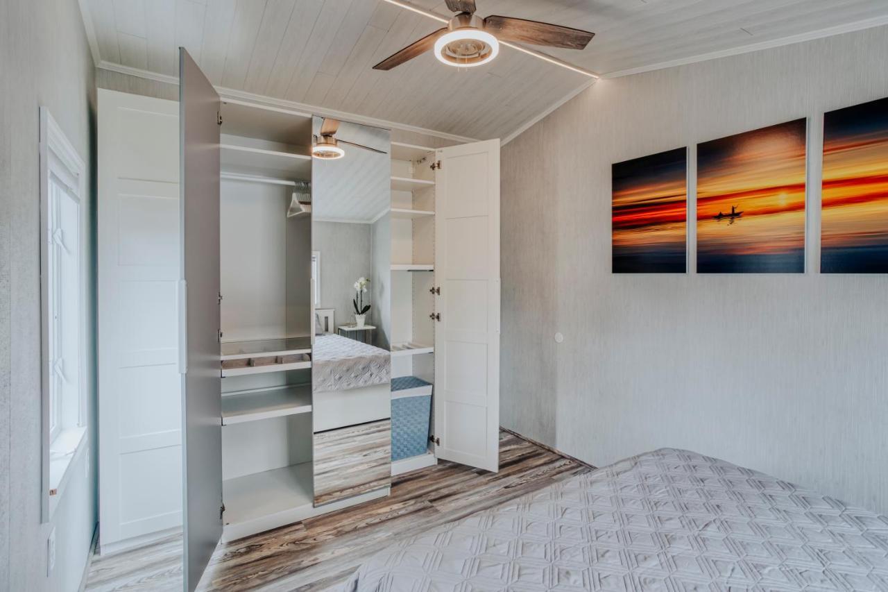 Modern & Cozy Stand-Alone Apartment - Perfect Stay Painted Post Bagian luar foto