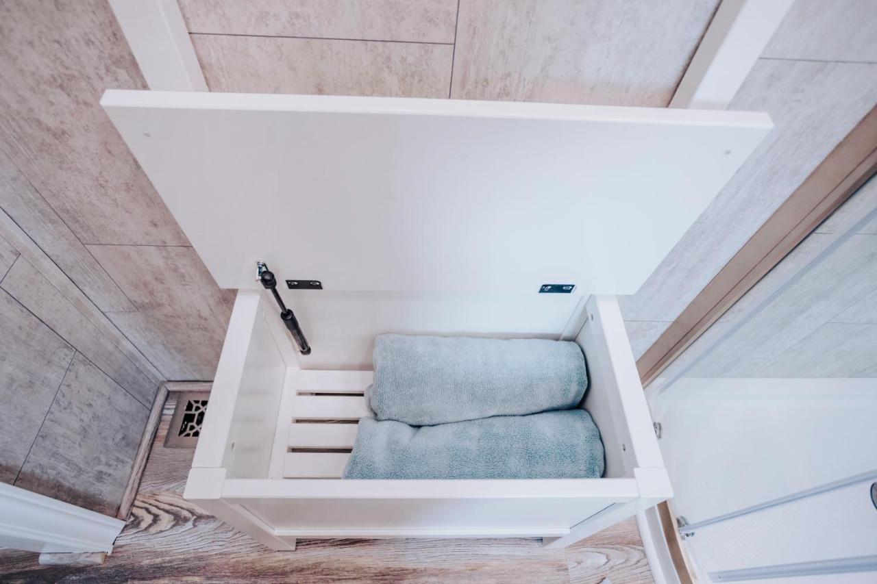 Modern & Cozy Stand-Alone Apartment - Perfect Stay Painted Post Bagian luar foto