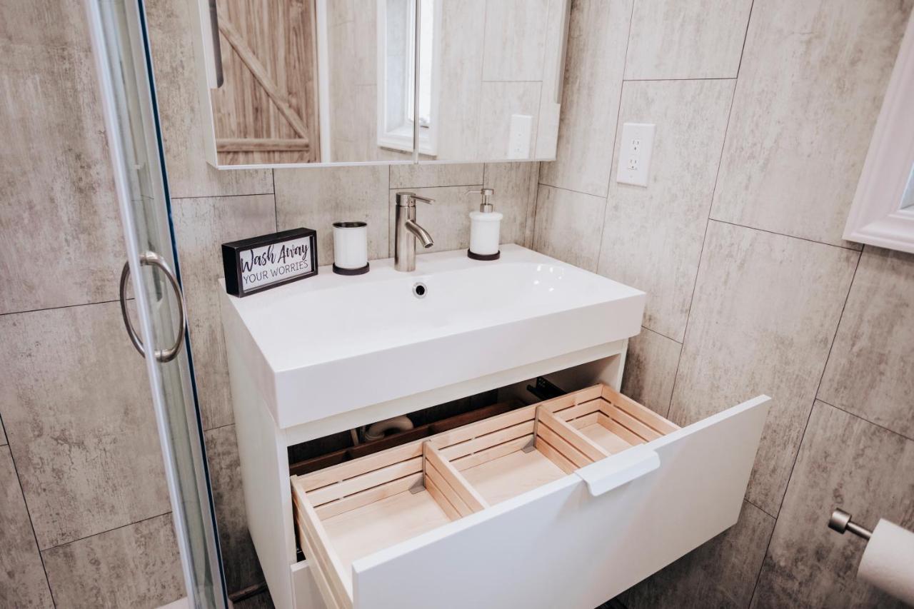 Modern & Cozy Stand-Alone Apartment - Perfect Stay Painted Post Bagian luar foto